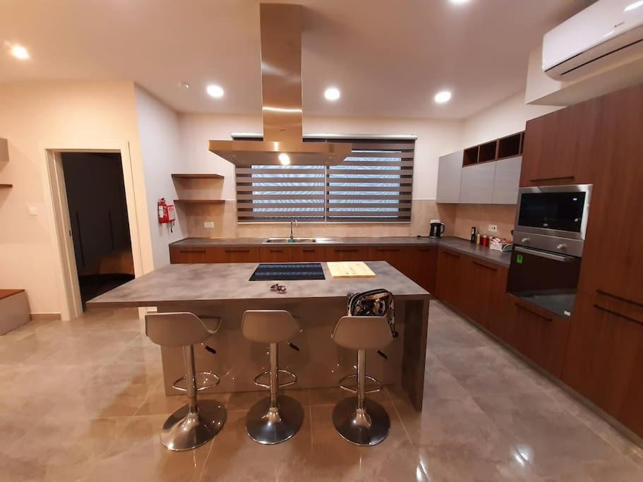 Ocean Blue Apt4 Luxurious, Modern At Zonqor Pt Apartment *