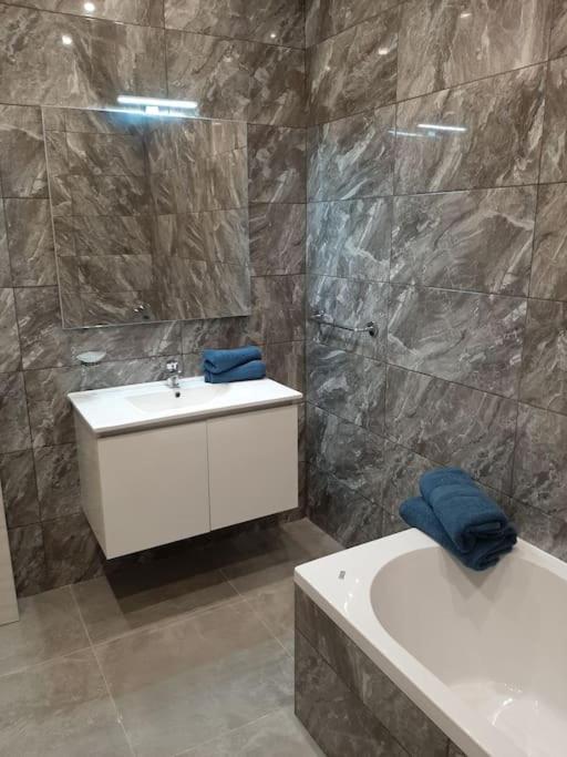 Ocean Blue Apt4 Luxurious, Modern At Zonqor Pt Apartment Marsaskala