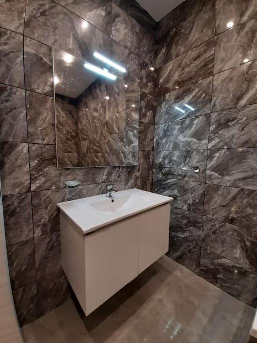 Ocean Blue Apt4 Luxurious, Modern At Zonqor Pt Apartment *