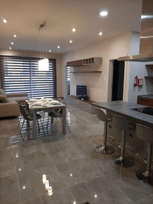 Ocean Blue Apt4 Luxurious, Modern At Zonqor Pt