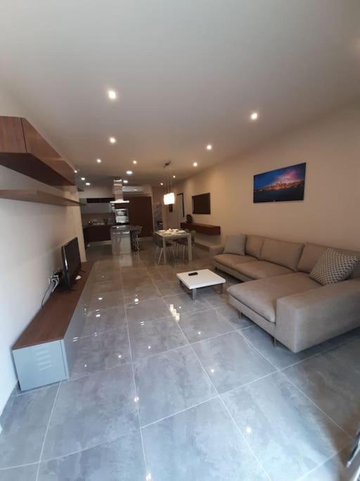 Ocean Blue Apt4 Luxurious, Modern At Zonqor Pt Apartment Marsaskala