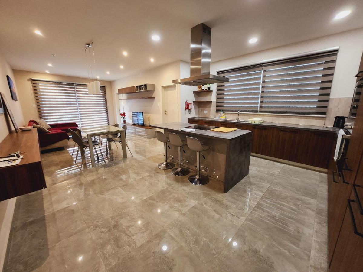 Ocean Blue Apt4 Luxurious, Modern At Zonqor Pt Apartment *